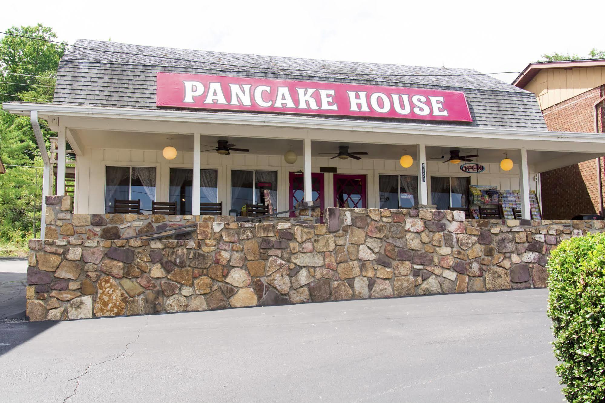 Wild Bear Inn Pigeon Forge Buitenkant foto