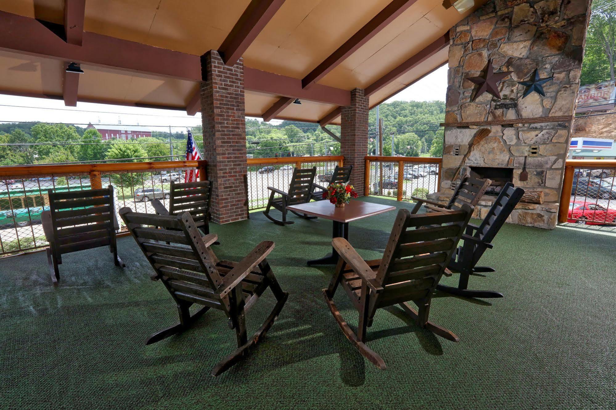 Wild Bear Inn Pigeon Forge Buitenkant foto